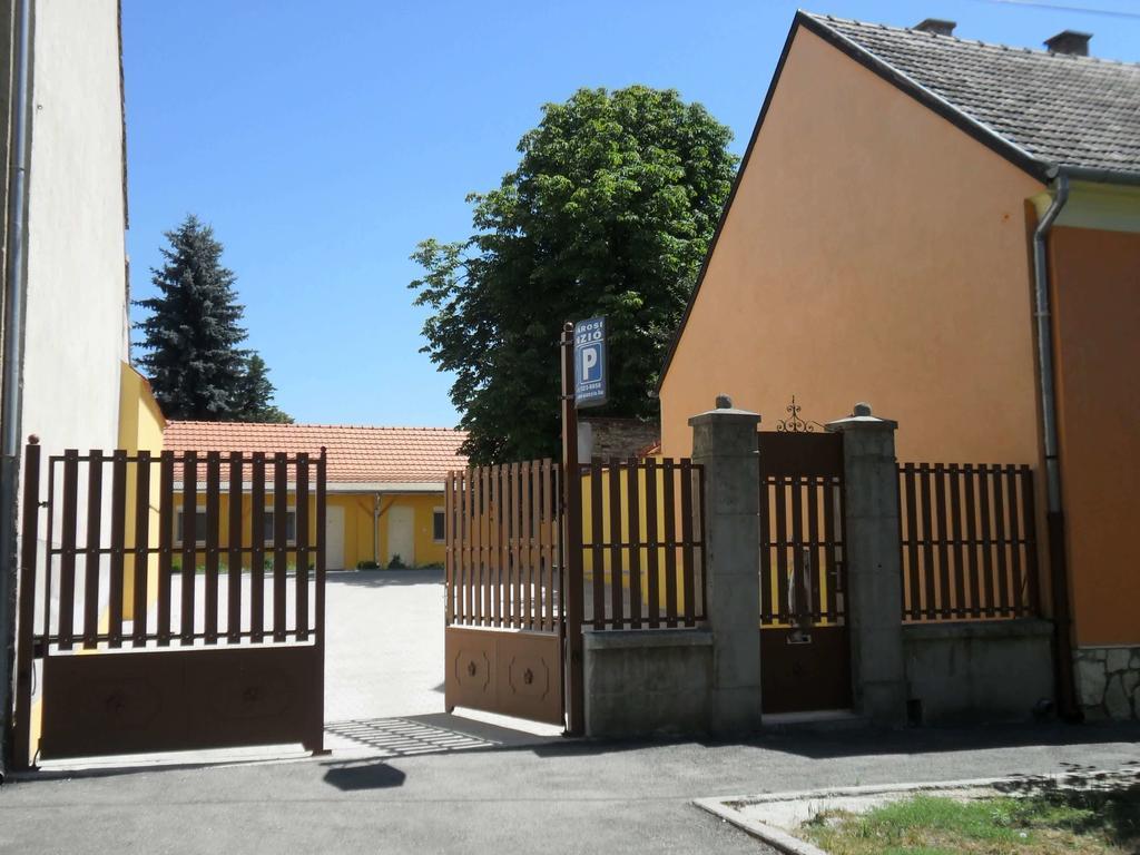 Belvárosi Panzió Pápa Exterior foto
